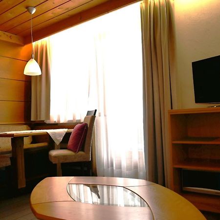 Hotel Garni Bergsonne Самнаун Стая снимка