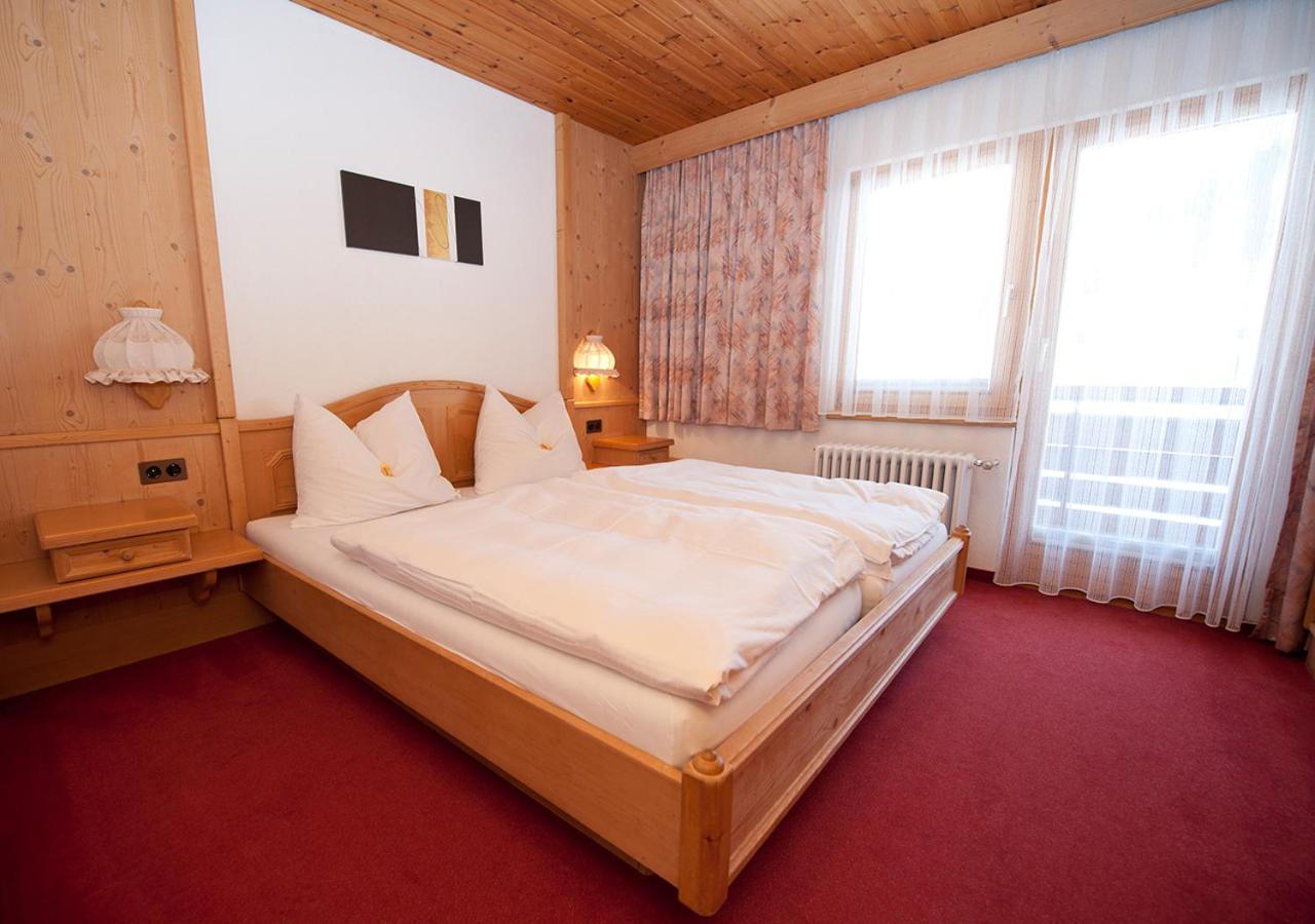 Hotel Garni Bergsonne Самнаун Екстериор снимка