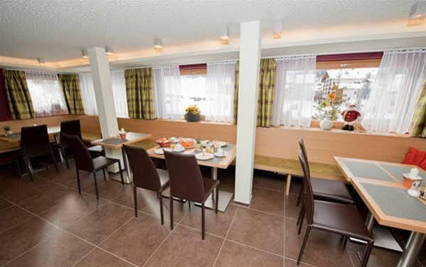 Hotel Garni Bergsonne Самнаун Екстериор снимка